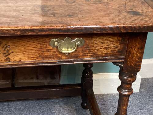 EARLY 18TH CENTURY ENGLISH OAK SIDE TABLE