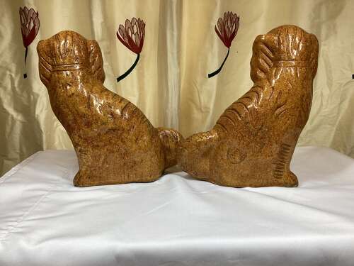 19TH CENTURY PAIR OF POTTERY SPANIELS