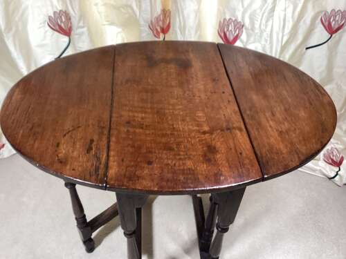 17TH CENTURY SMALL OAK GATE LEG TABLE