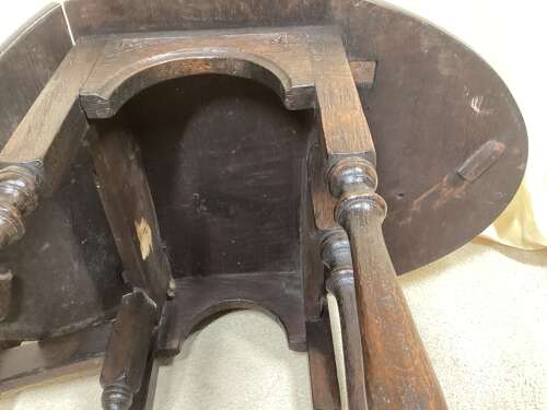 17TH CENTURY SMALL OAK GATE LEG TABLE