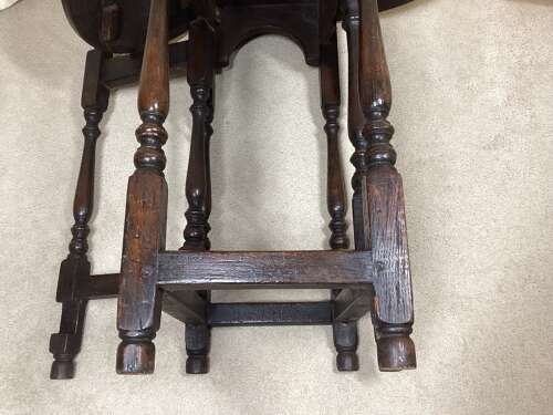 17TH CENTURY SMALL OAK GATE LEG TABLE