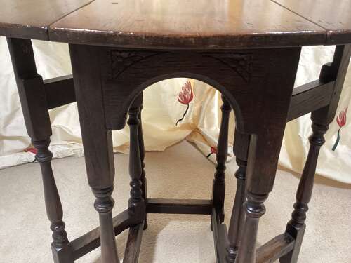 17TH CENTURY SMALL OAK GATE LEG TABLE