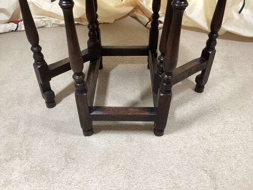 17TH CENTURY SMALL OAK GATE LEG TABLE