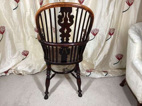 YEW AND ELM REGIONAL WINDSOR CHAIR