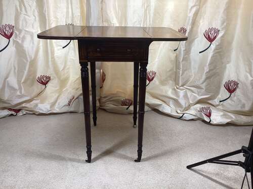 SMALL REGENCY ROSEWOOD PEMBROKE TABLE
