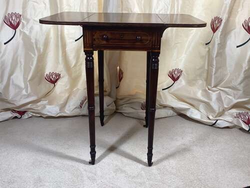 SMALL REGENCY ROSEWOOD PEMBROKE TABLE