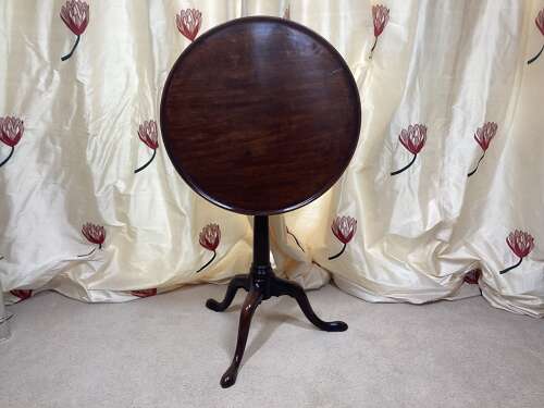 GEORGIAN MAHOGANY DISHED TOP LAMP TABLE