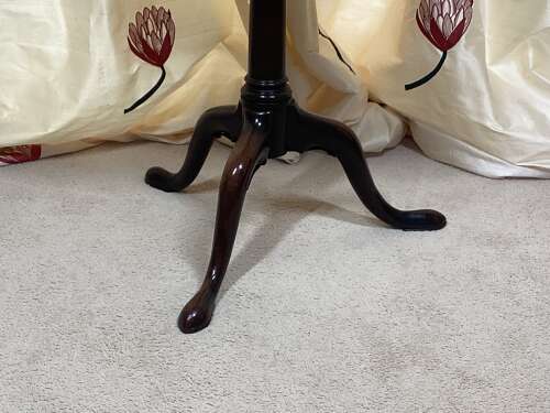 GEORGIAN MAHOGANY DISHED TOP LAMP TABLE