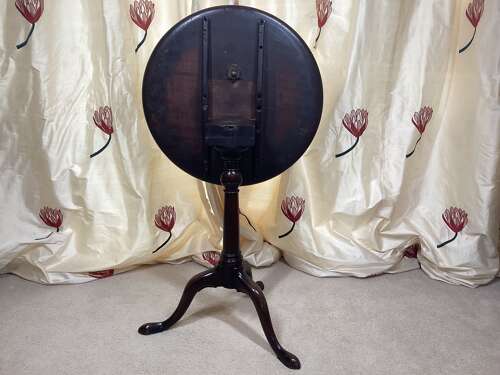GEORGIAN MAHOGANY DISHED TOP LAMP TABLE