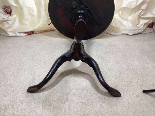 GEORGIAN MAHOGANY DISHED TOP LAMP TABLE