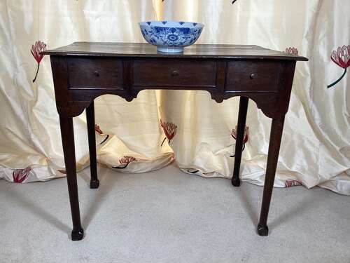 RARE MID 16TH CENTURY OAK SIDE TABLE