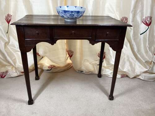 RARE MID 16TH CENTURY OAK SIDE TABLE