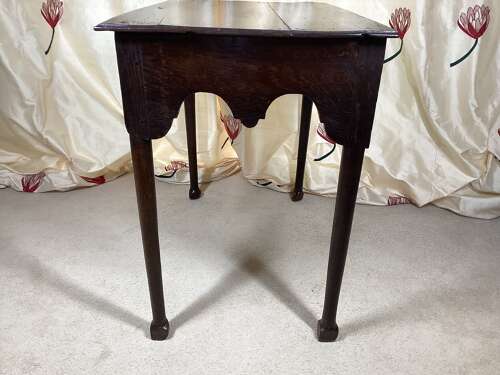 RARE MID 16TH CENTURY OAK SIDE TABLE