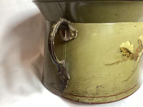 A LARGE TOLEWARE JARDINIERE/ CACHE POT