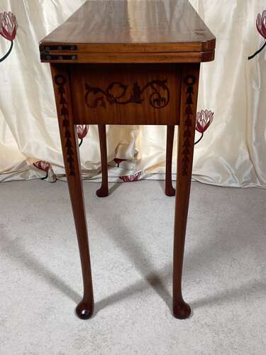 18th CENTURY SATINWOOD DUTCH GAMES TABLE