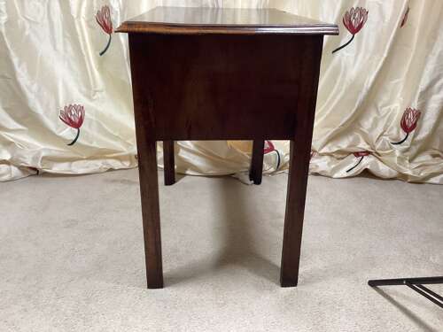 GEORGIAN WALNUT LOWBOY/SIDE TABLE